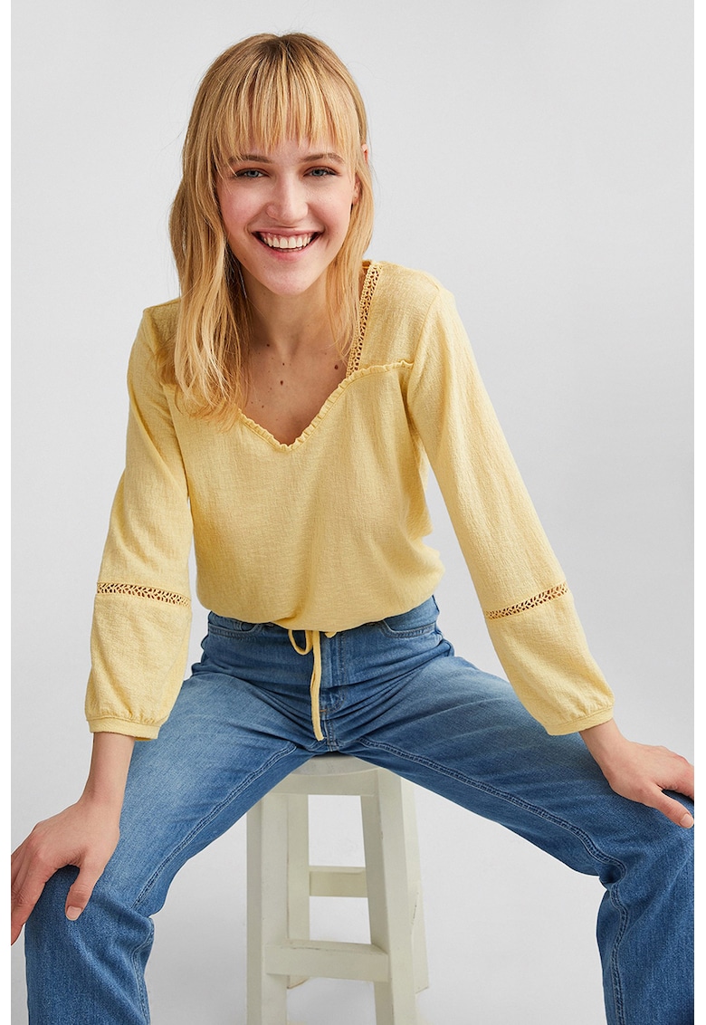 Bluza cu detalii perforate si decolteu in V