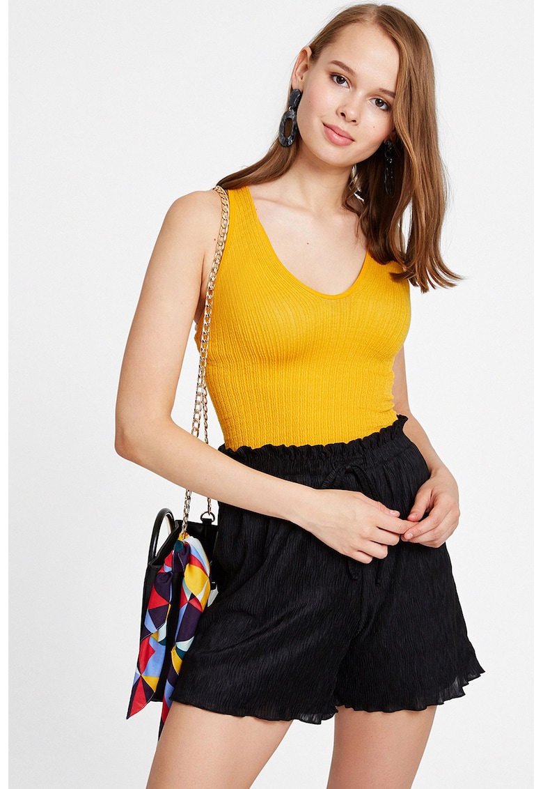 Top crop cu bretele incrucisate