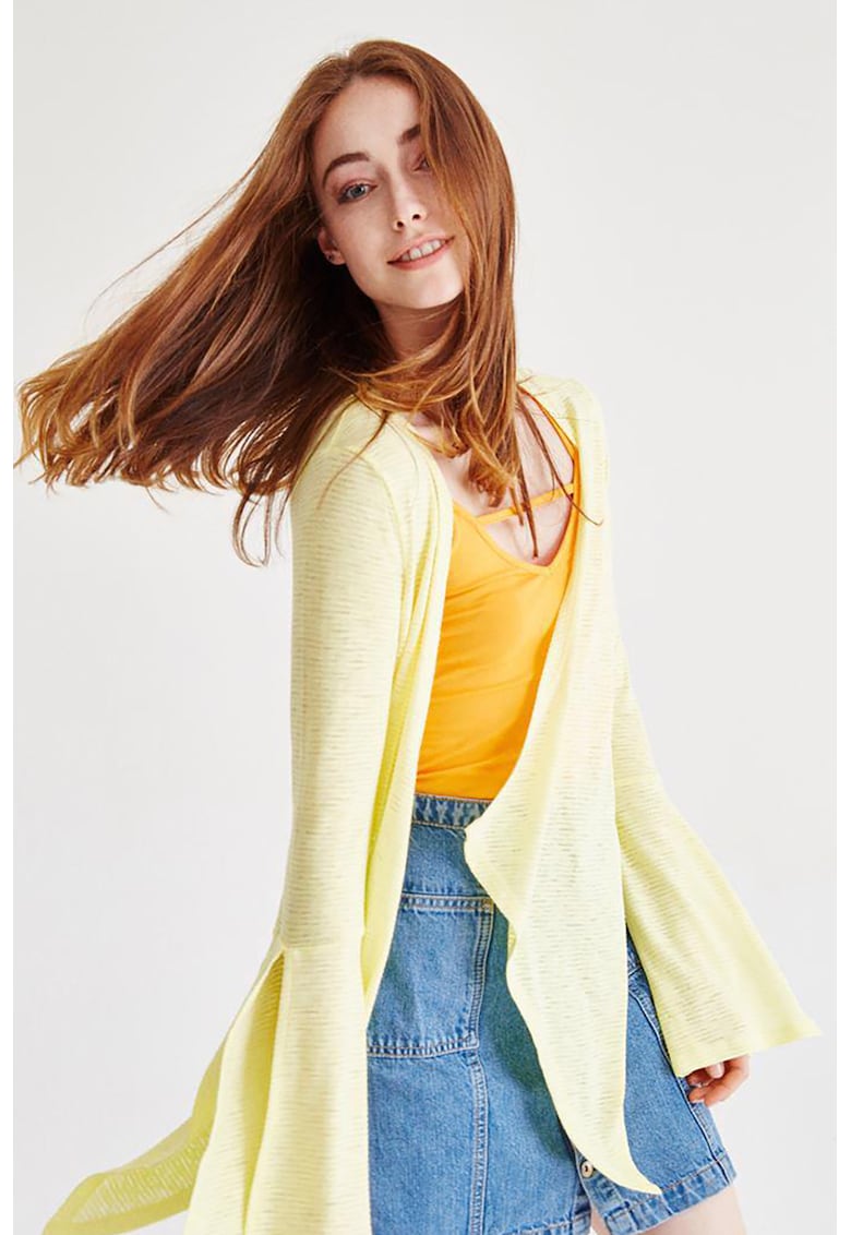 Bolerou cu mansete evazate