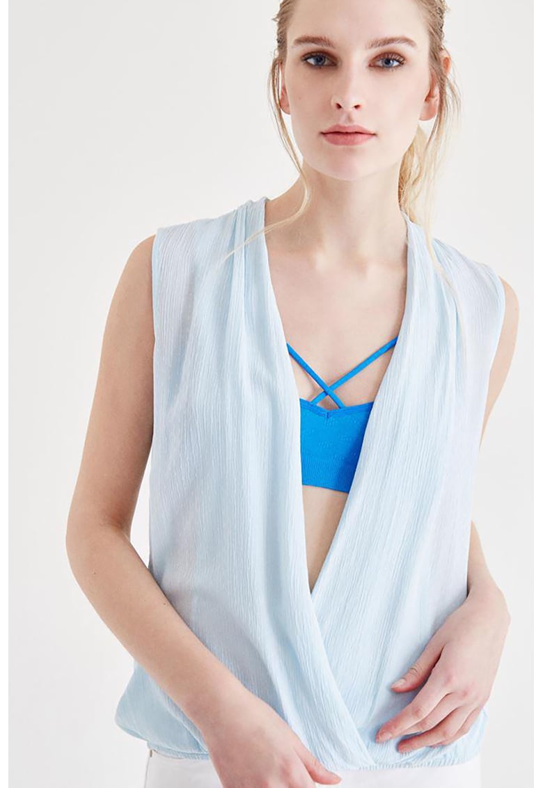 Top uni cu decolteu in V