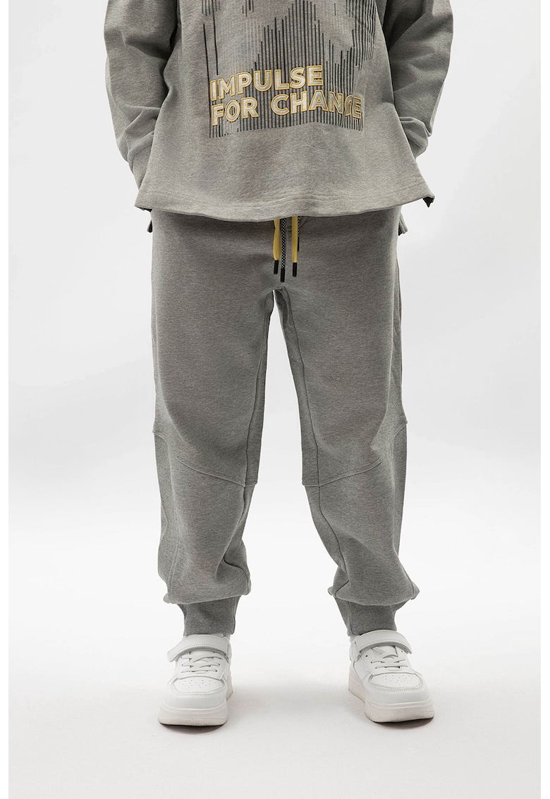 Pantaloni relaxed fit de trening cu buzunare oblice