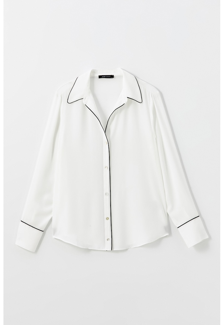 Camasa cu detalii contrastante