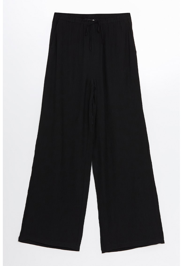 Pantaloni cu croiala ampla si snur