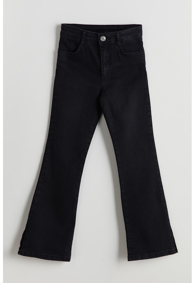 Blugi cu croiala ampla si talie medie