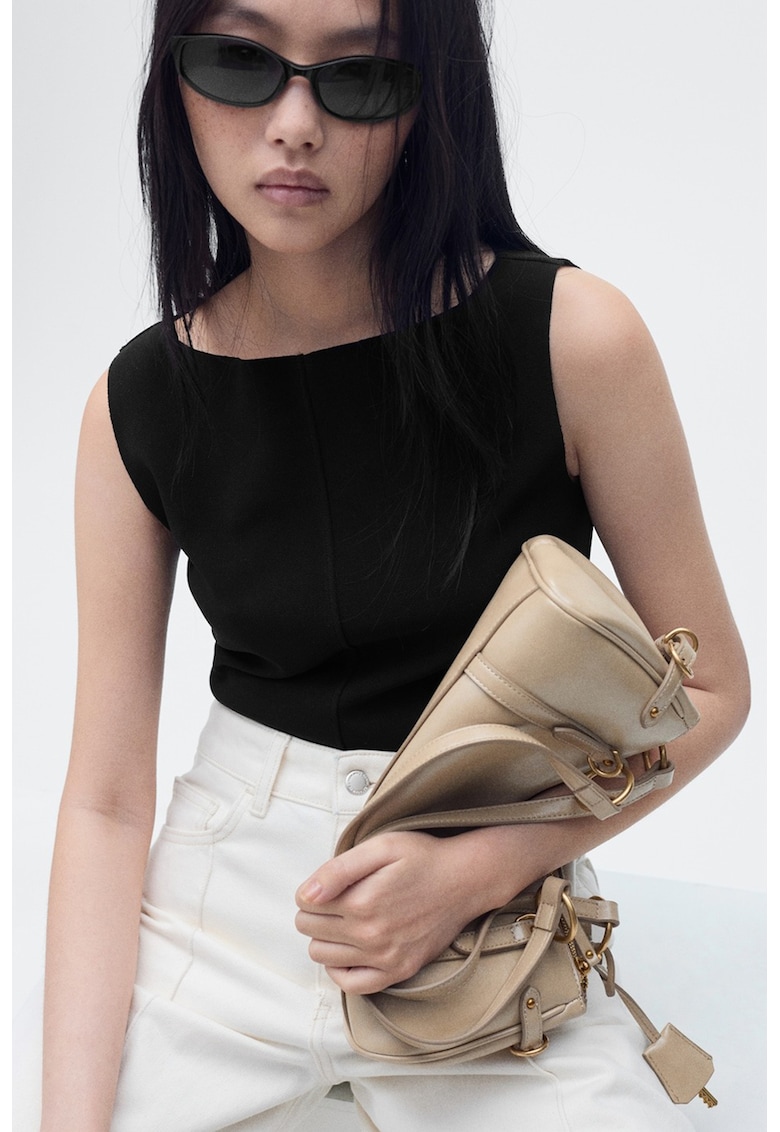 Top uni cu decolteu barcuta - Negru