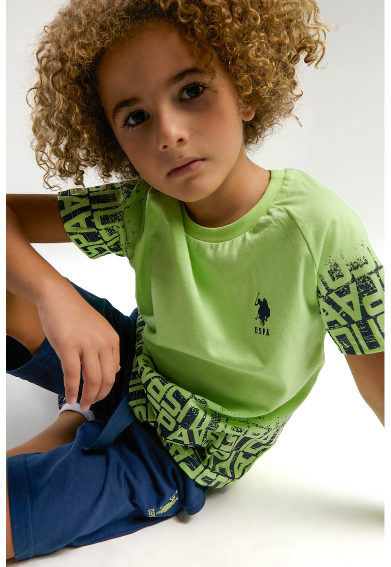 Set de tricou cu model logo si pantaloni scurti cu talie ajustabila