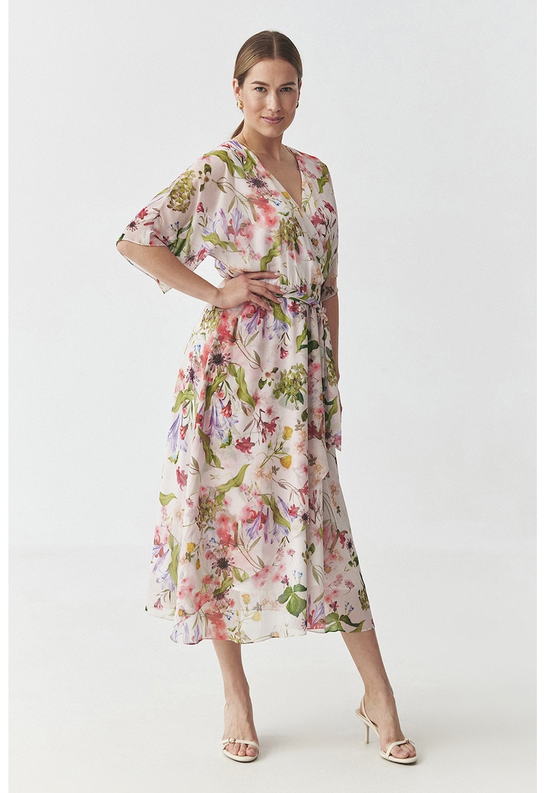Rochie cu model floral si croiala petrecuta