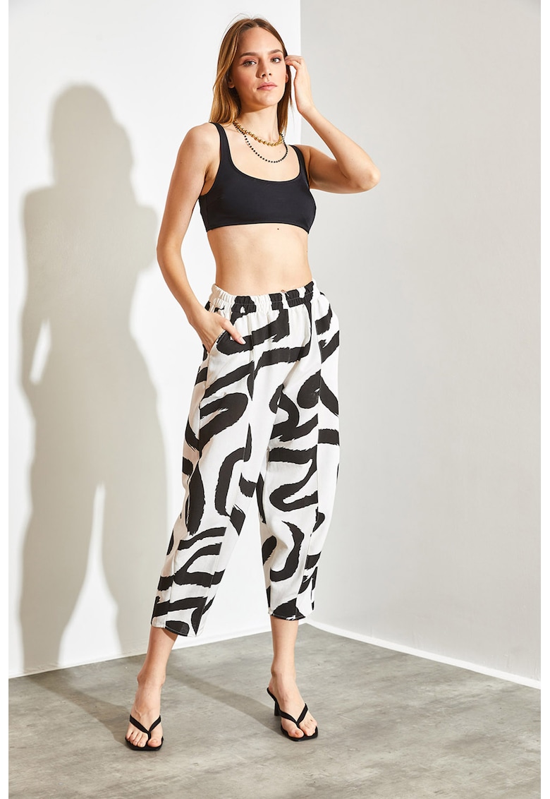 Pantaloni cu talie inalta si model