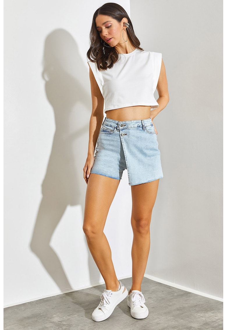 Blugi scurti cu detaliu suprapus - Albastru deschis
