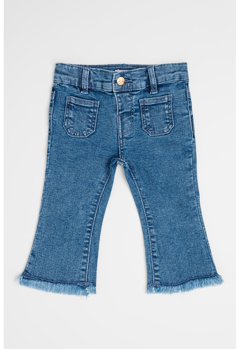 Blugi evazati cu terminatie franjurata
