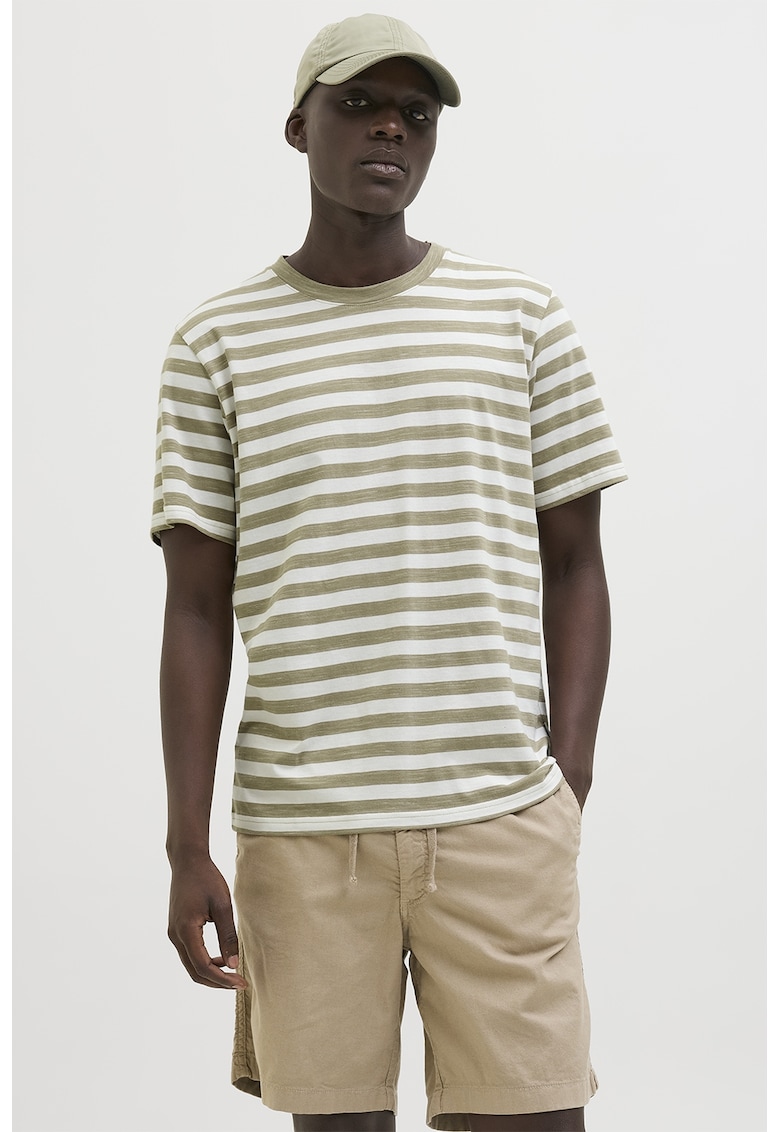 Tricou cu decolteu la baza gatului si model in dungi