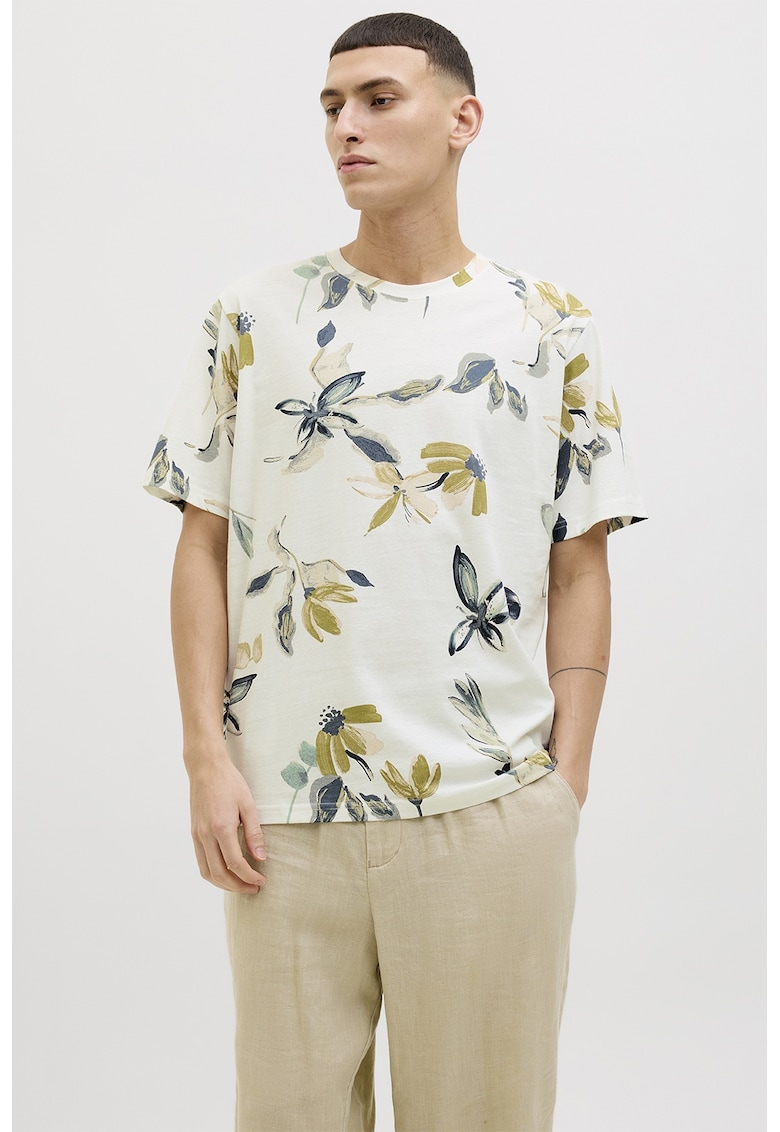 Tricou cu decolteu la baza gatului si model