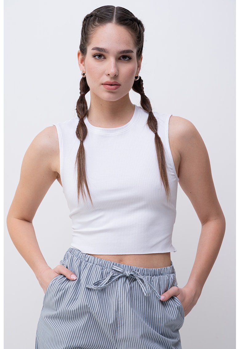 Top crop striat cu decupaj pe spate