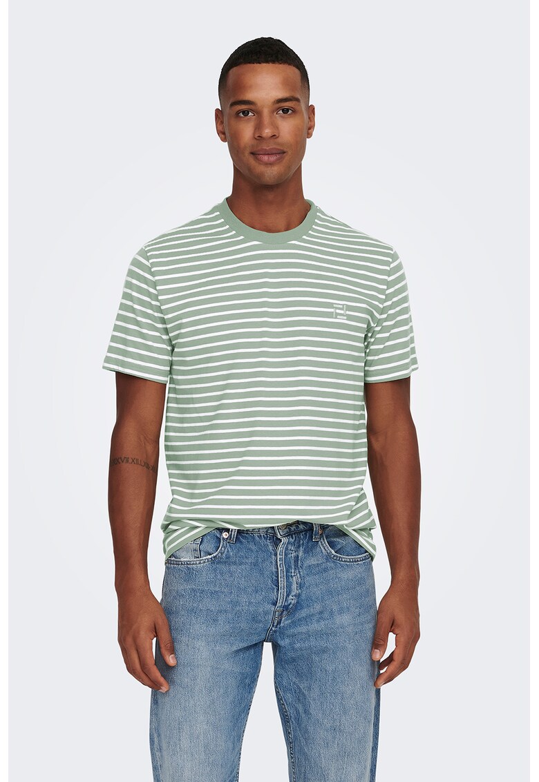 Tricou in dungi cu decolteu la baza gatului - Alb/Verde