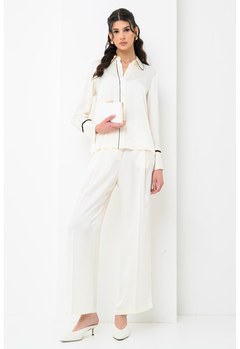 Camasa cu detalii contrastante Camasa cu detalii contrastante