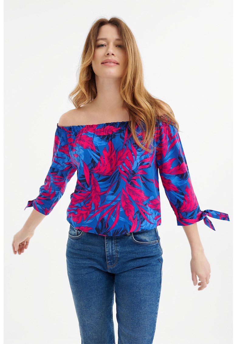 Bluza cu model si decolteu pe umeri