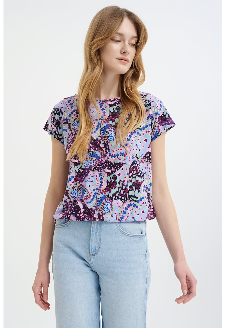 Tricou cu decolteu la baza gatului si imprimeu