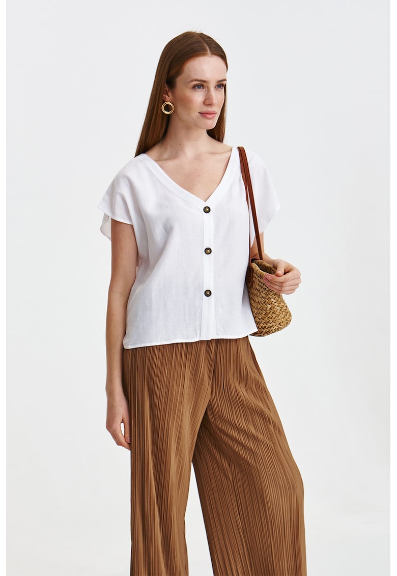 Tricou cu decolteu in V si nasturi decorativi pe partea din fata