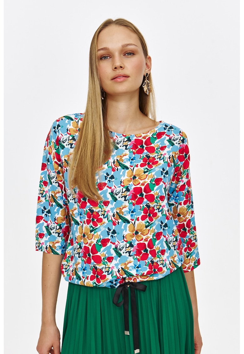 Bluza cu model floral si maneci medii