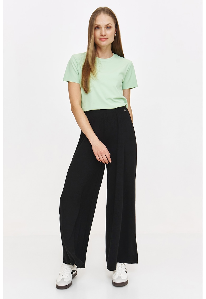 Tricou uni cu decolteu la baza gatului - Verde pal