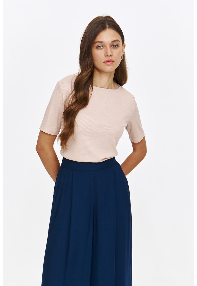 Tricou striat cu decolteu la baza gatului