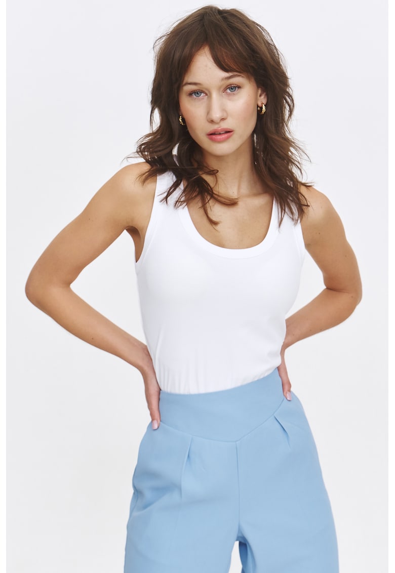 Top uni cu decolteu in rotund