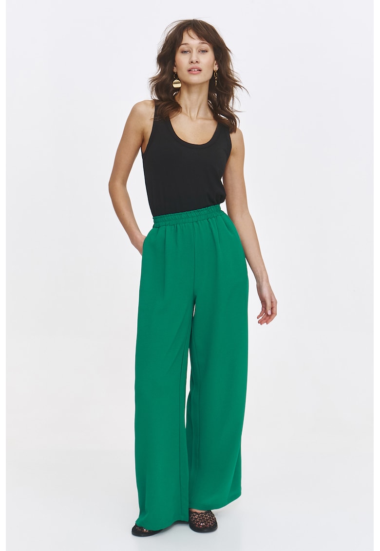 Top uni cu decolteu in rotund