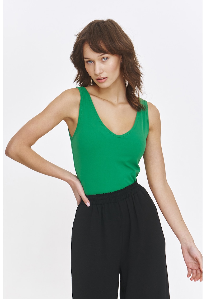 Top uni cu decolteu in V