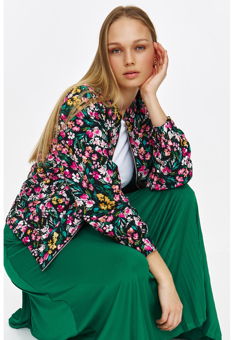 Jacheta cu model si buzunare laterale Jacheta cu model si buzunare laterale