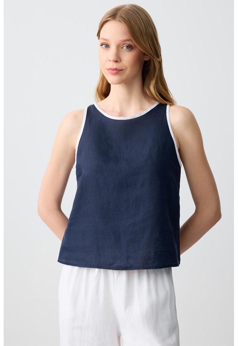 Top de in cu detalii contrastante