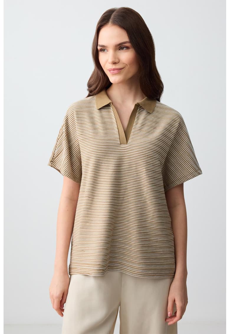 Tricou polo cu model in dungi