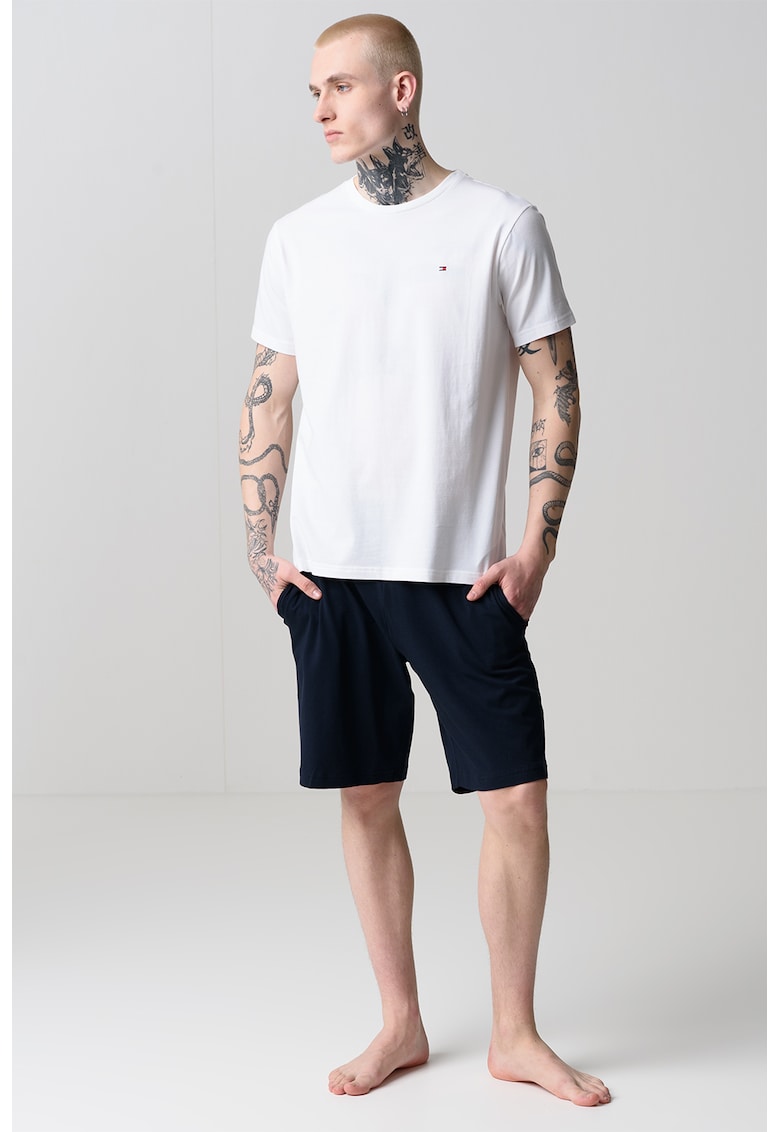 Pijama cu decolteu la baza gatului si buzunare laterale