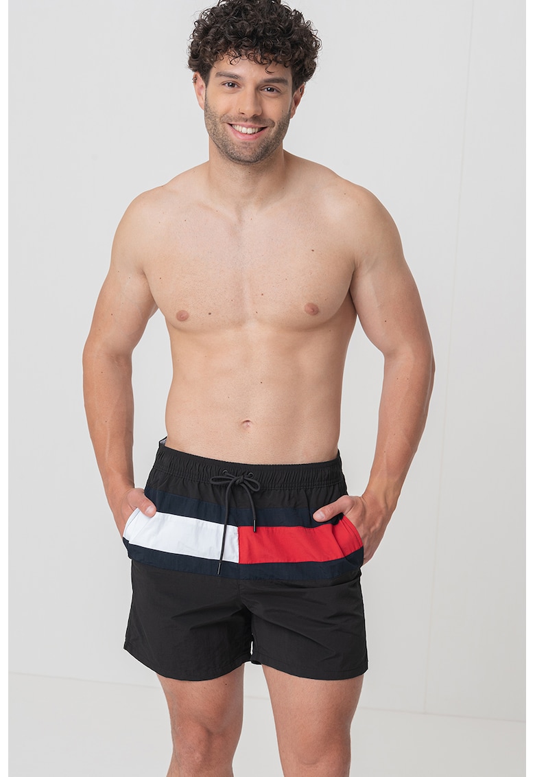 Pantaloni scurti de baie cu logo si snur in talie Pantaloni scurti de baie cu logo si snur in talie