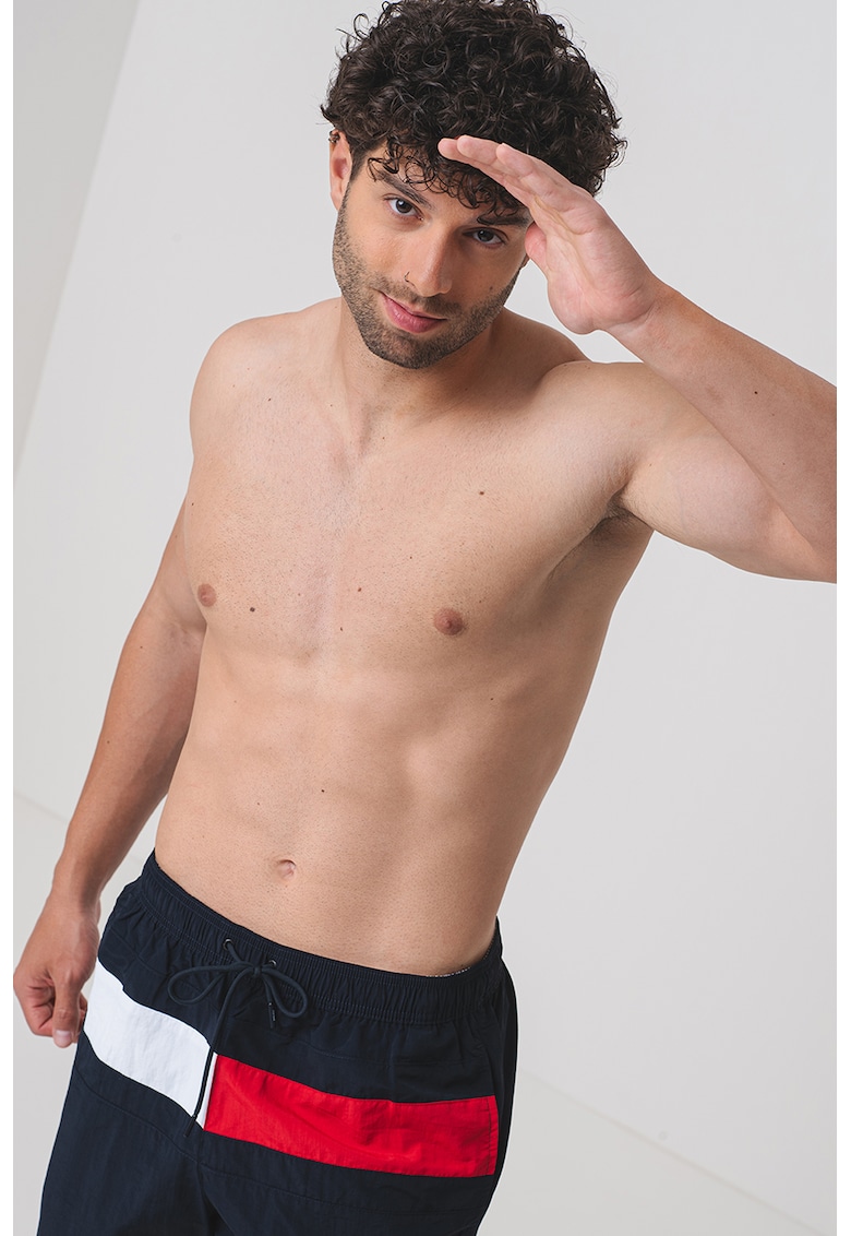 Pantaloni scurti de baie cu logo si snur in talie Pantaloni scurti de baie cu logo si snur in talie