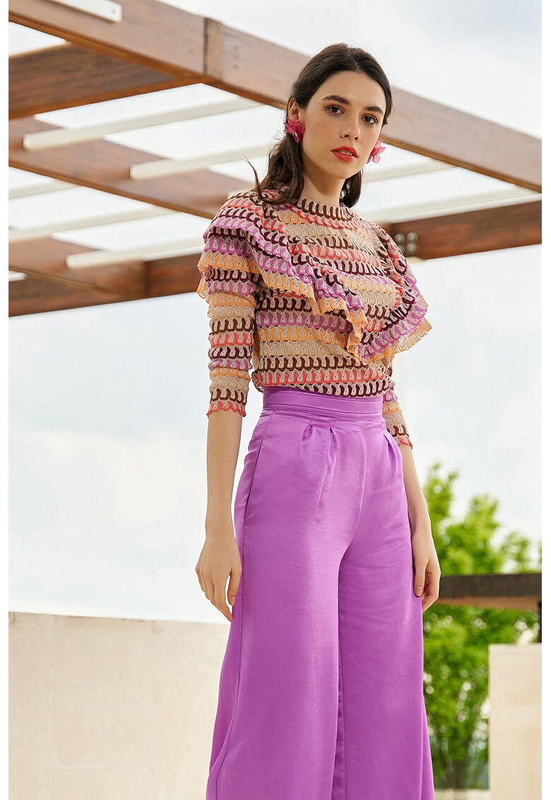 Bluza cu maneci trei sferturi si volane