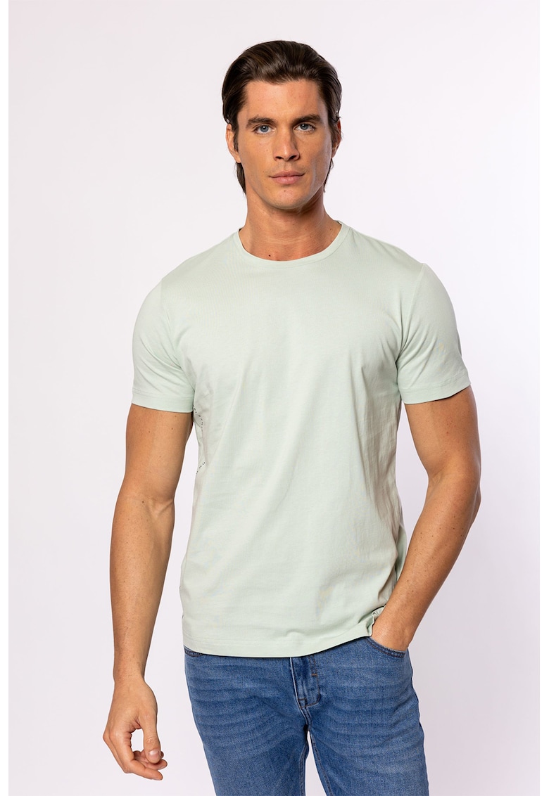 Tricou cu decolteu la baza gatului si model uni Means - Verde pal