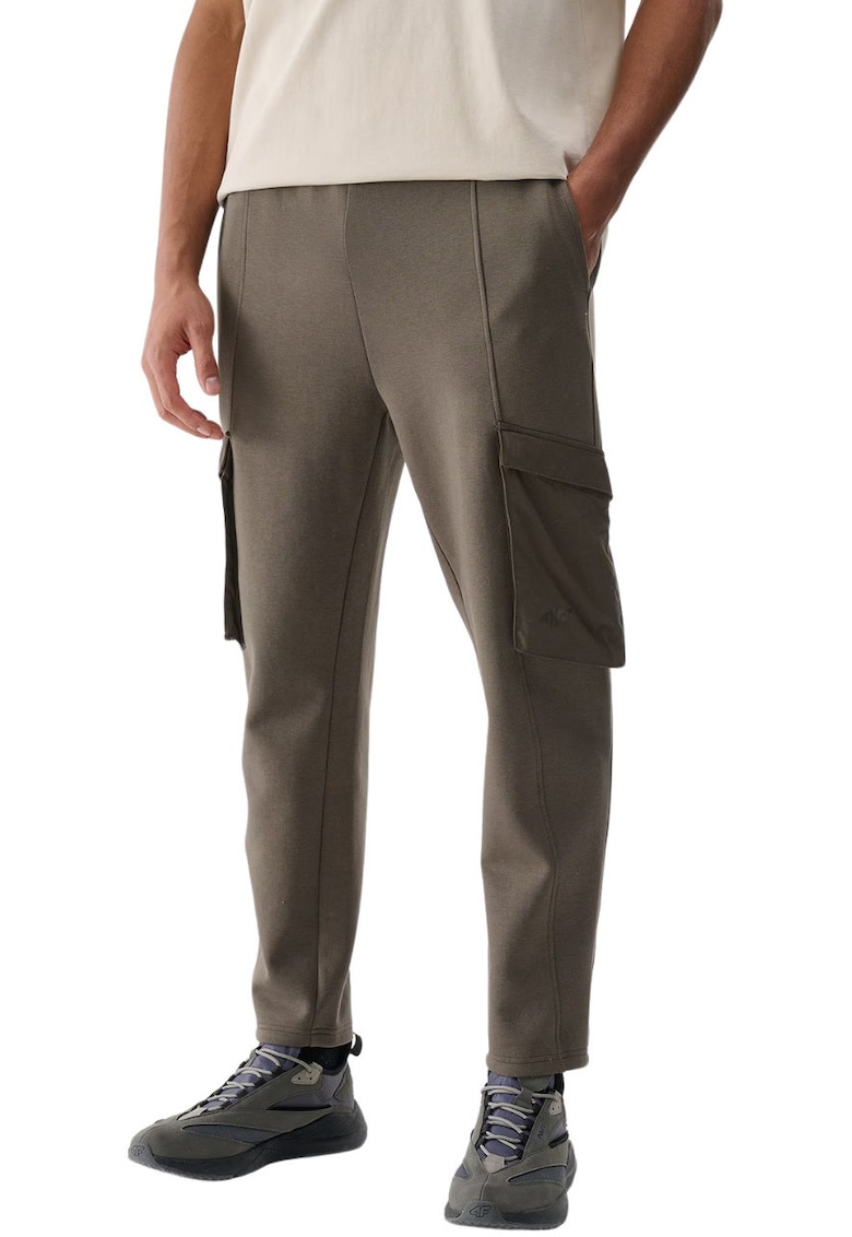 Pantaloni barbati 4FWSS25TTROM0990 - Bumbac/Poliester - Maro inchis