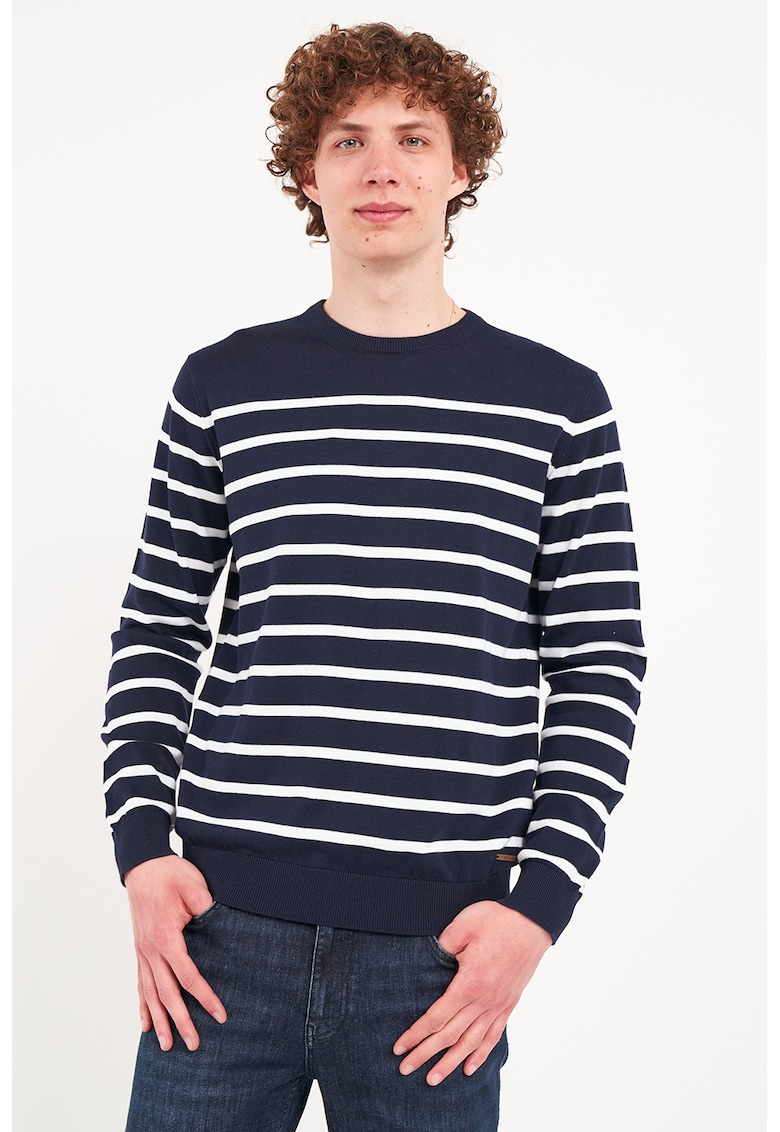 Pulover in dungi cu decolteu la baza gatului