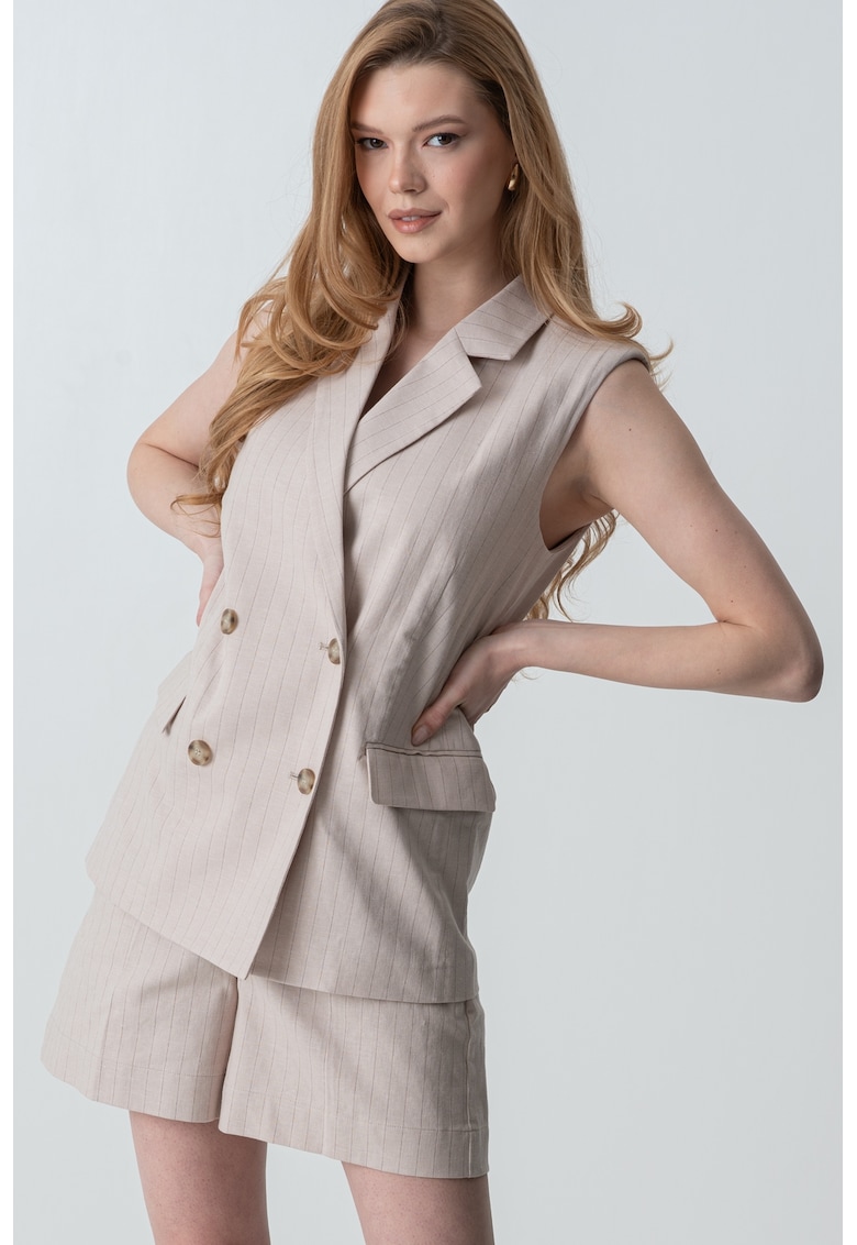 Vesta cu doua randuri de nasturi si model in dungi