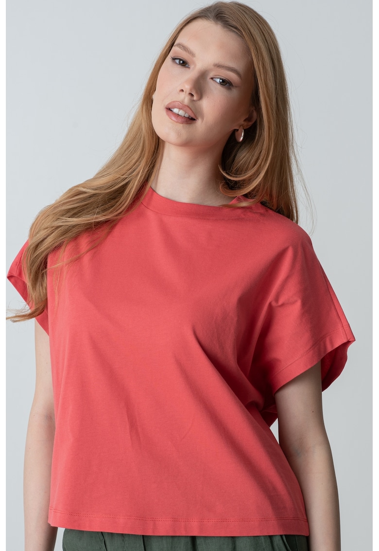 Tricou lejer cu decolteu la baza gatului - Coral