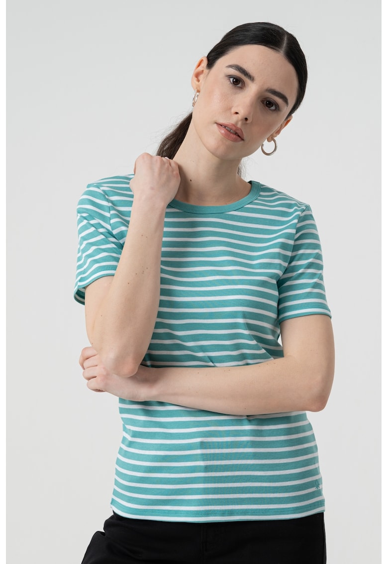 Tricou in dungi cu decolteu la baza gatului