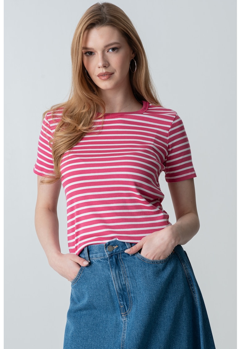 Tricou in dungi cu decolteu la baza gatului