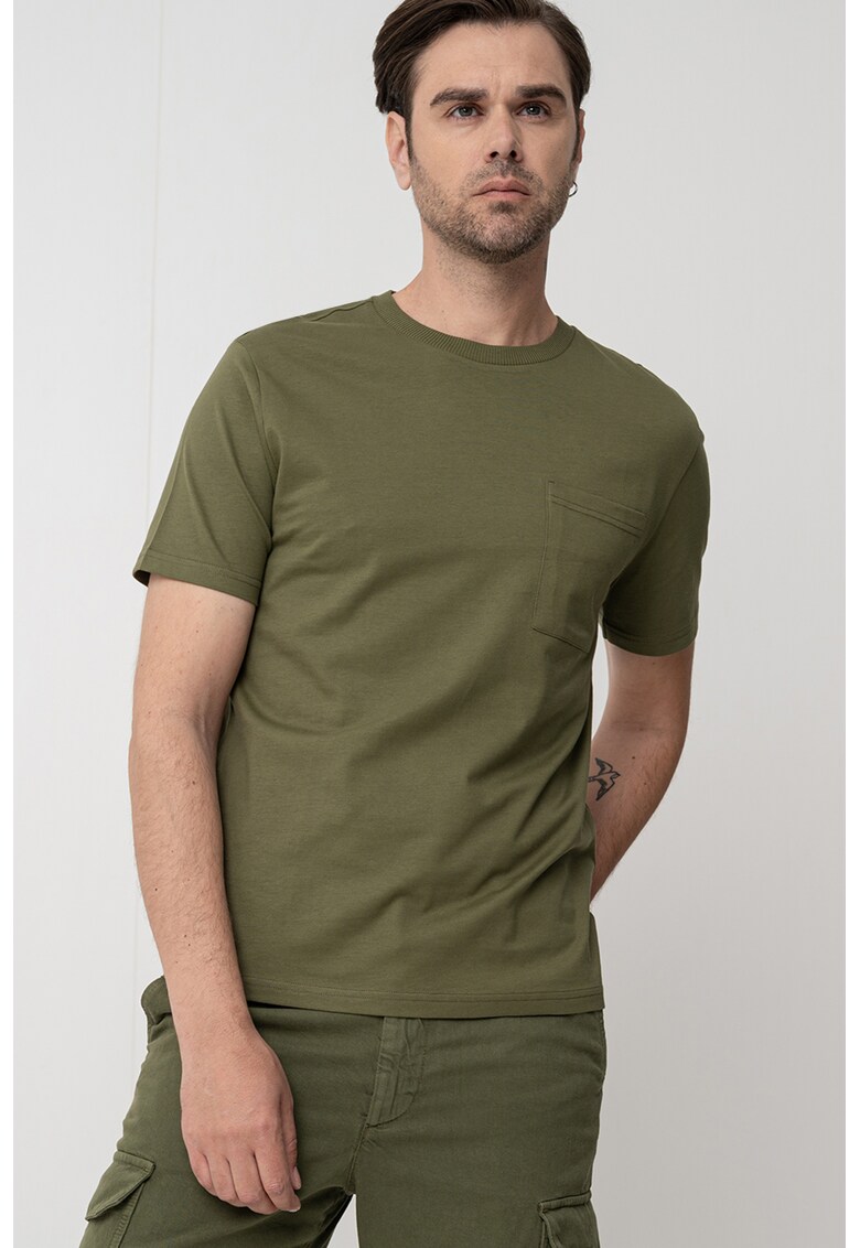 Tricou cu decolteu la baza gatului si buzunar pe piept - Kaki