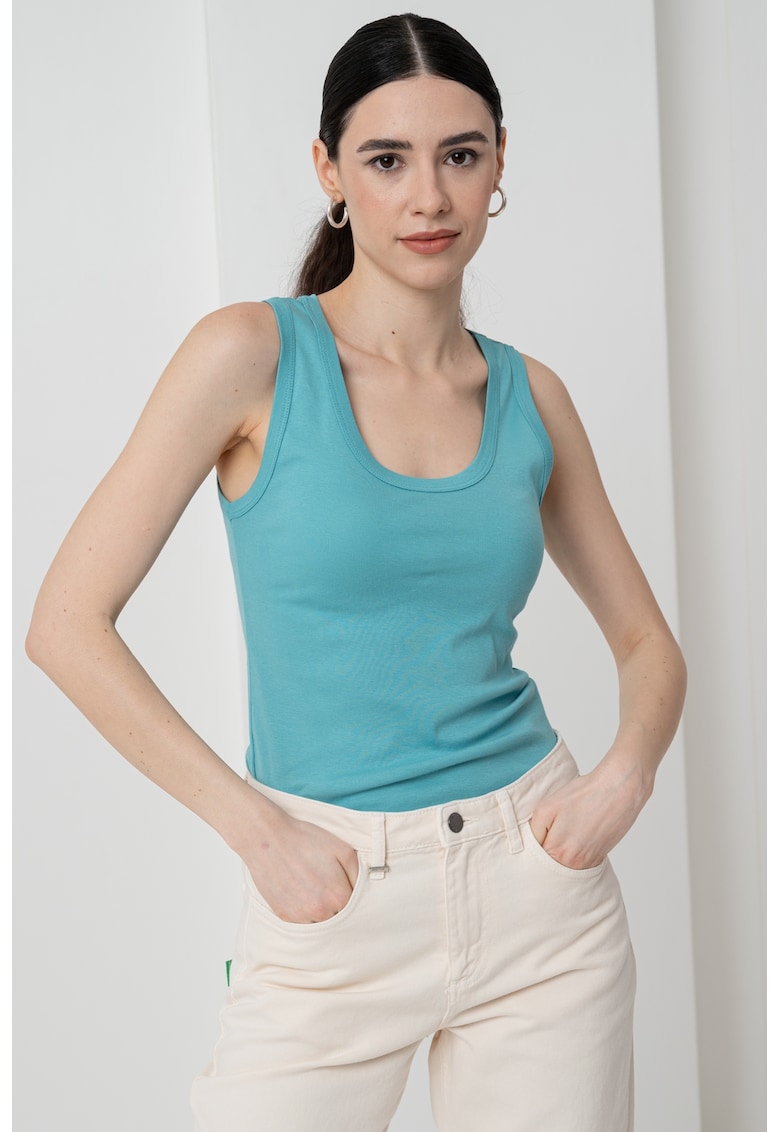 Top cambrat cu decolteu rotund