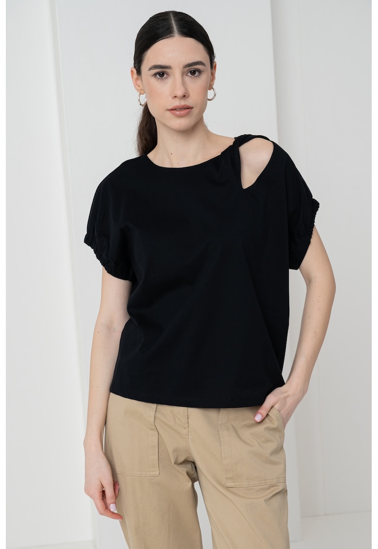 Tricou lejer cu decolteu la baza gatului - Negru