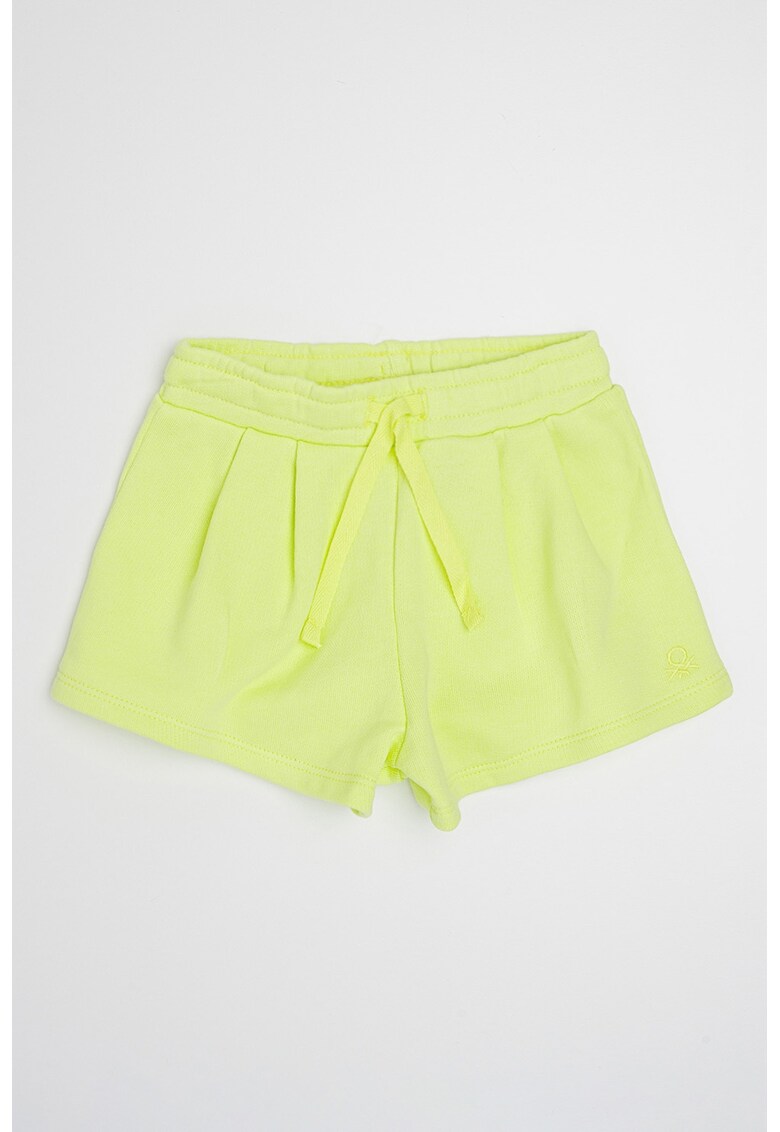 Pantaloni scurti cu talie ajustabila si pliuri frontale Pantaloni scurti cu talie ajustabila si pliuri frontale