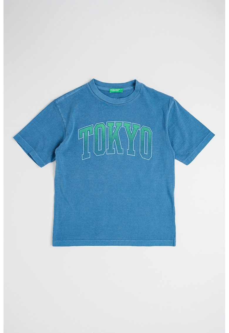 Tricou cu model si decolteu la baza gatului