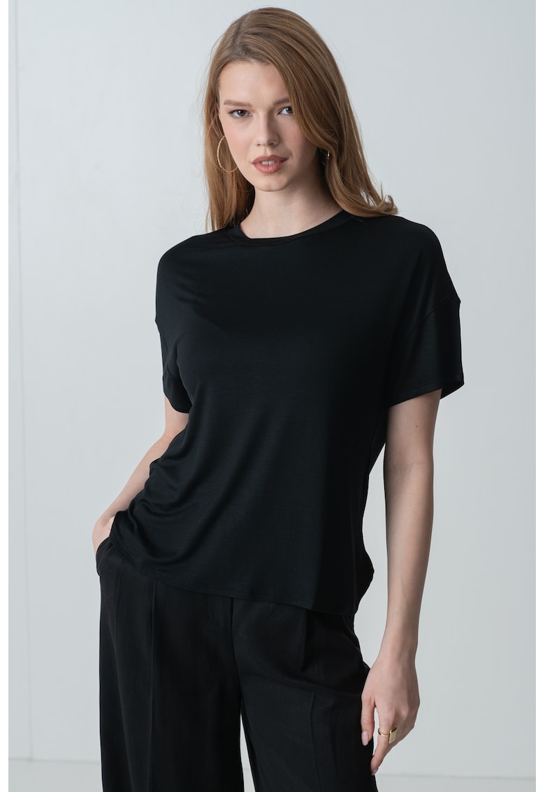 Tricou reguler fit cu decolteu la baza gatului - Negru