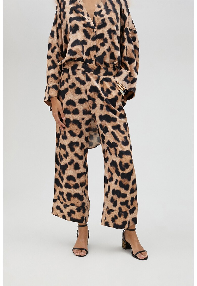 Pantaloni crop cu animal print Pantaloni crop cu animal print