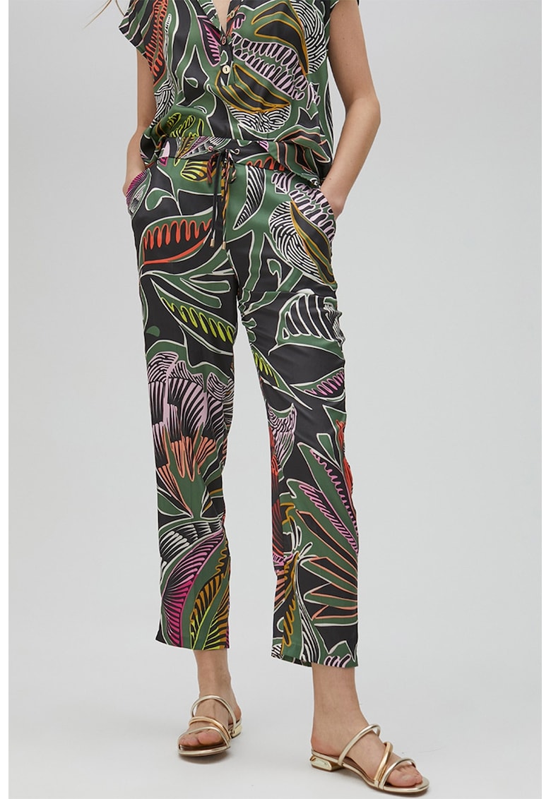 Pantaloni crop cu model tropical Pantaloni crop cu model tropical